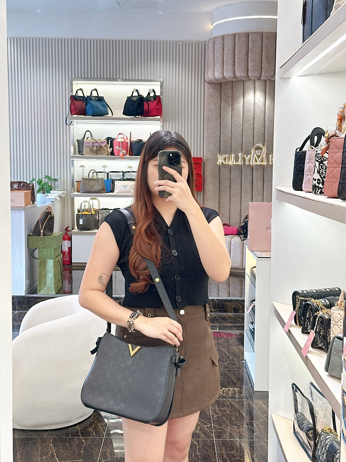 LV Very Hobo in Black Monogram