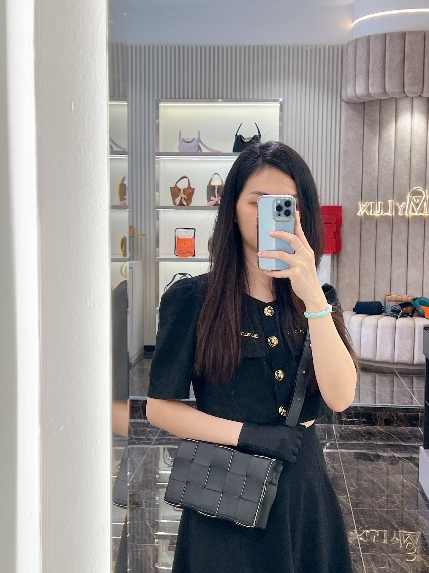 Bottega Veneta Cassette in Black