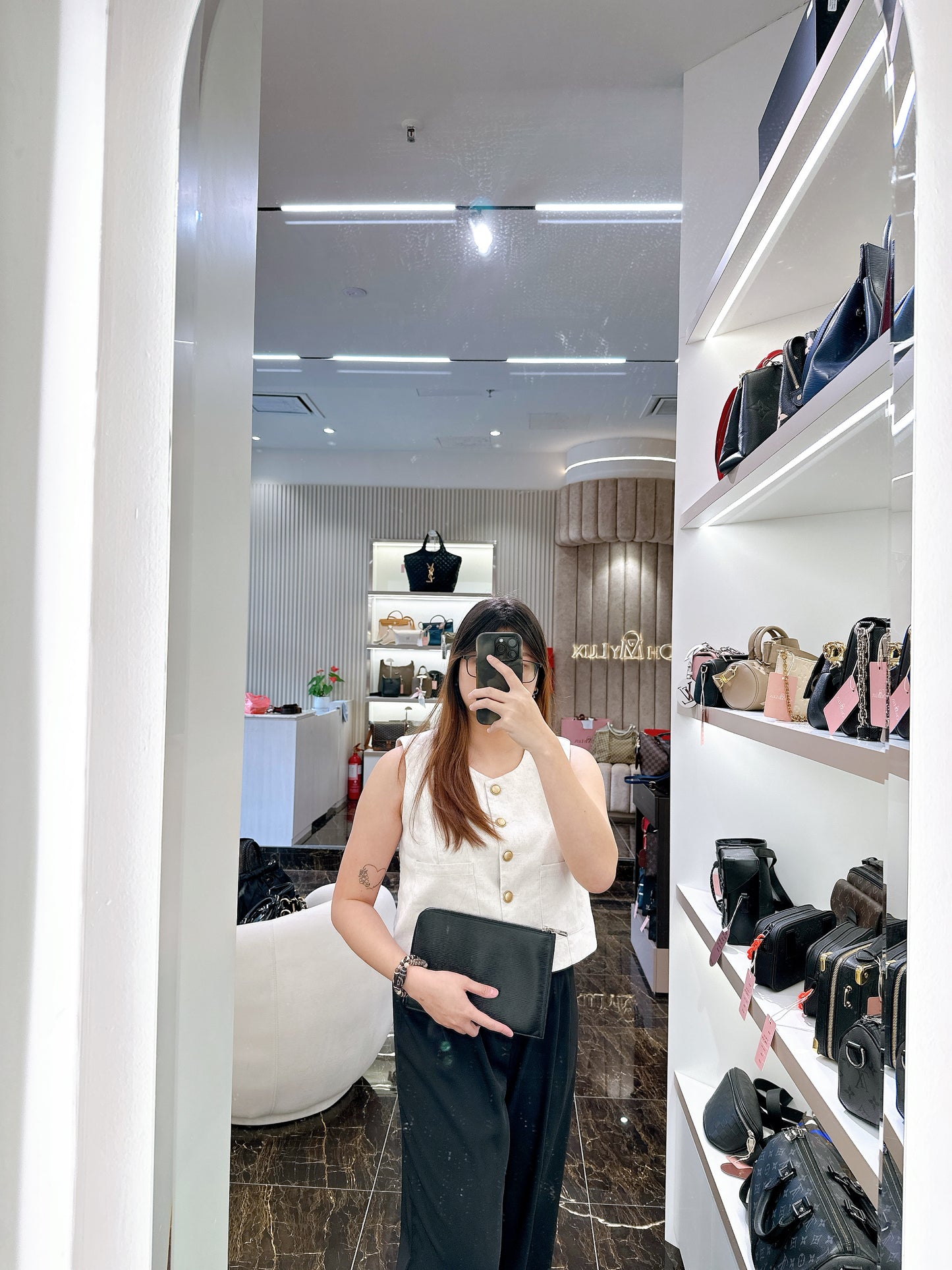 LV Epi Clutch in Black