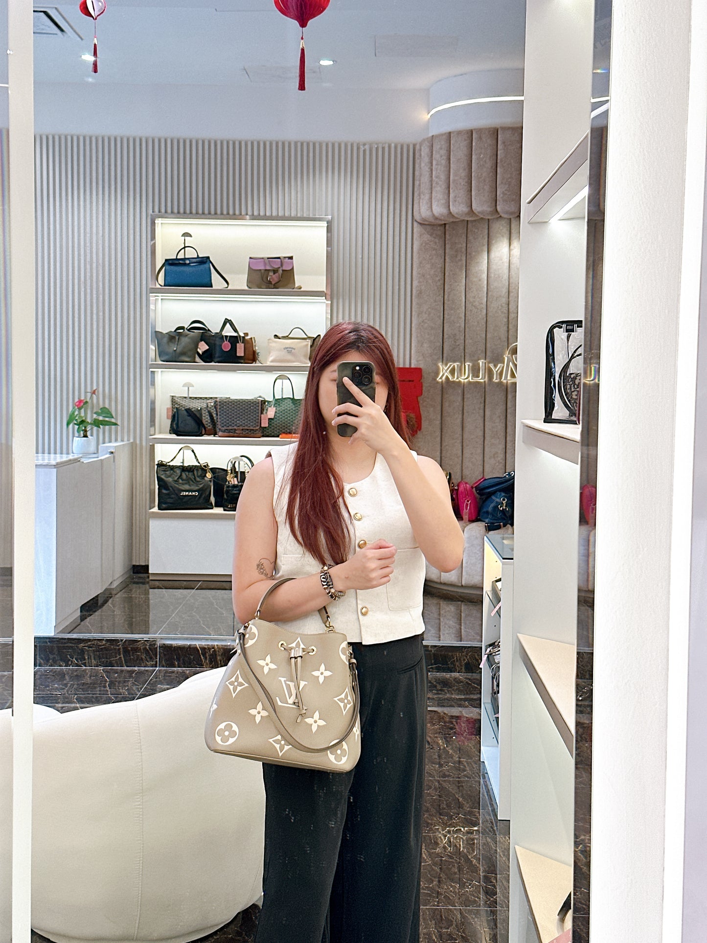 LV Neo Noe MM in Tourterelle / Creme