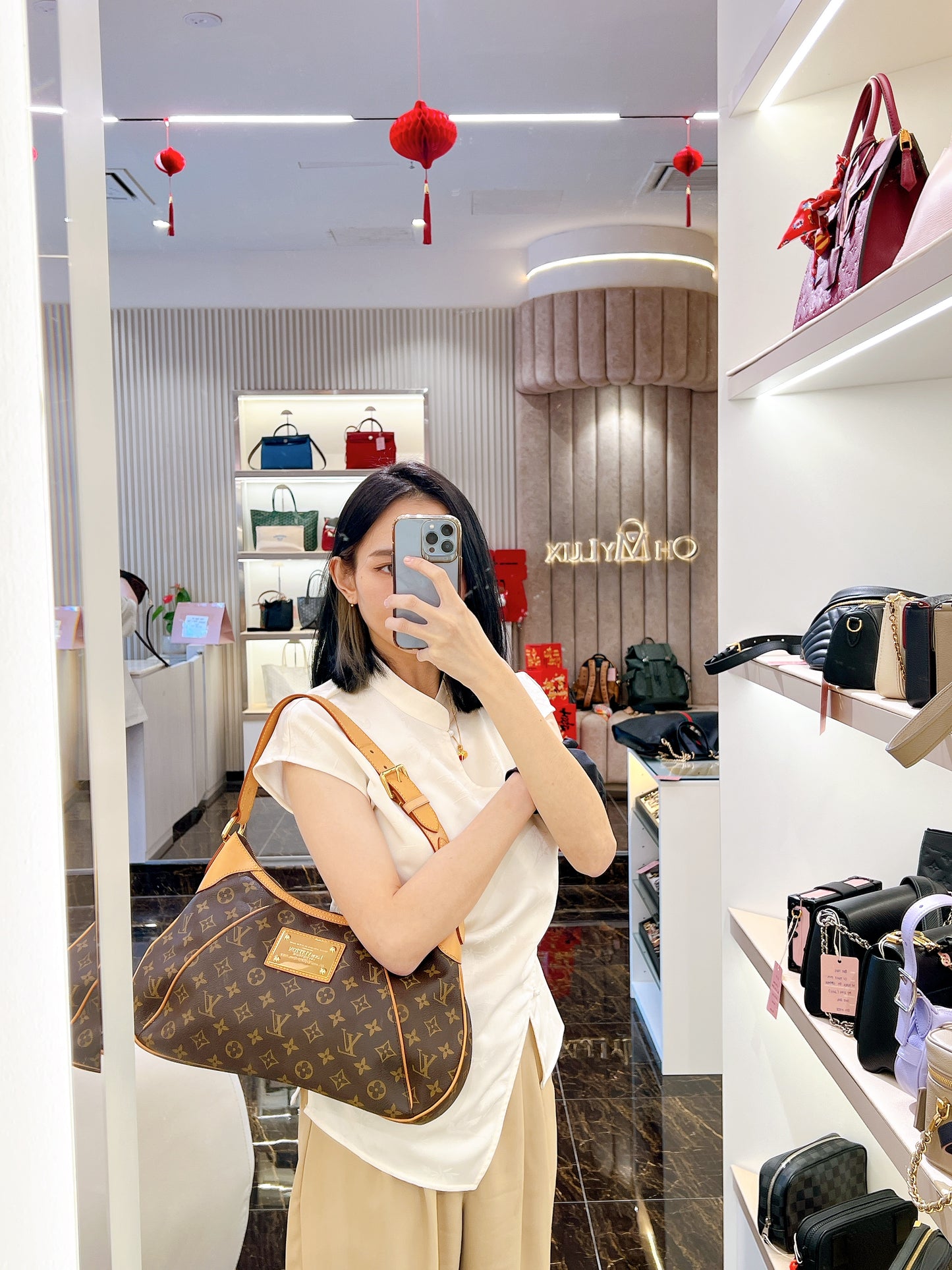 LV Monogram Thames GM