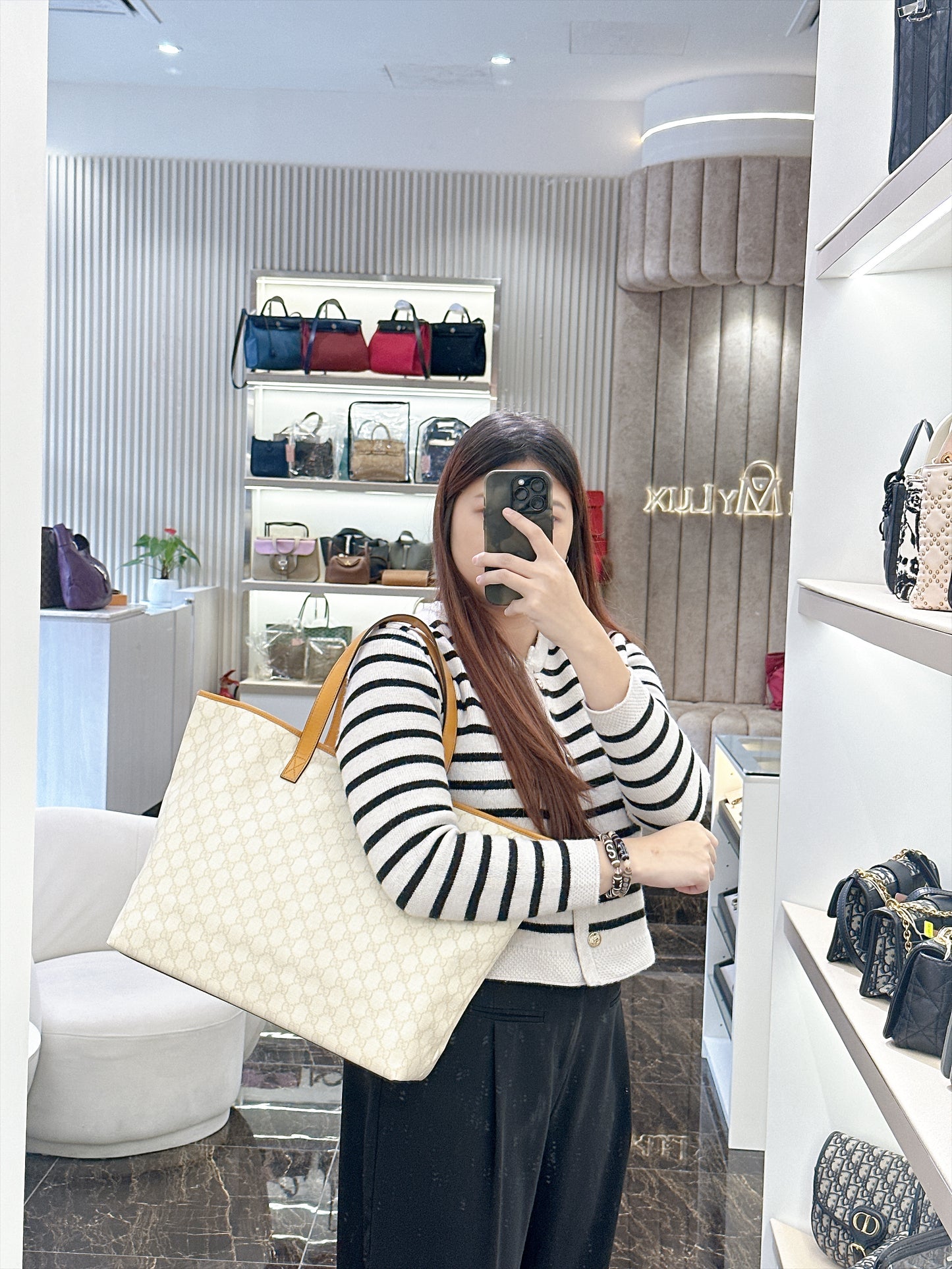 Gucci Supreme GG Tote in White