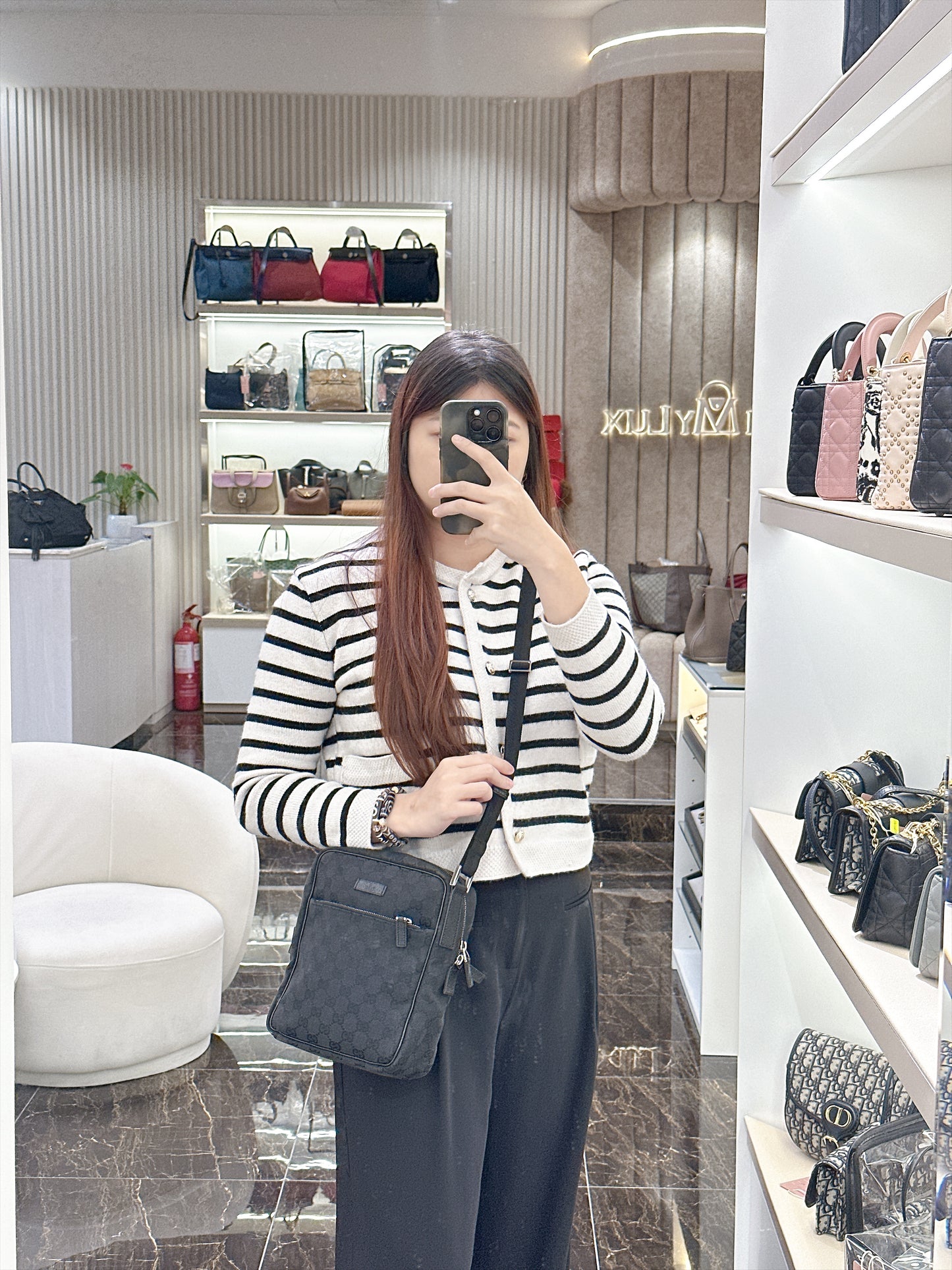 Gucci GG Canvas Crossbody Bag Black (Pig Skin)