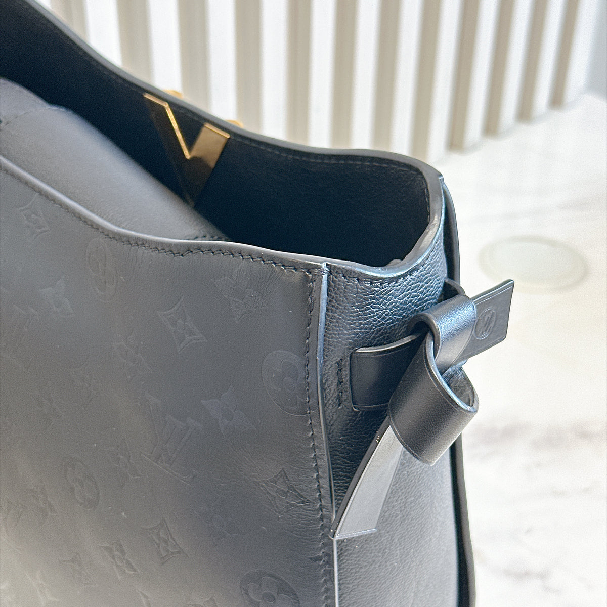 LV Very Hobo in Black Monogram