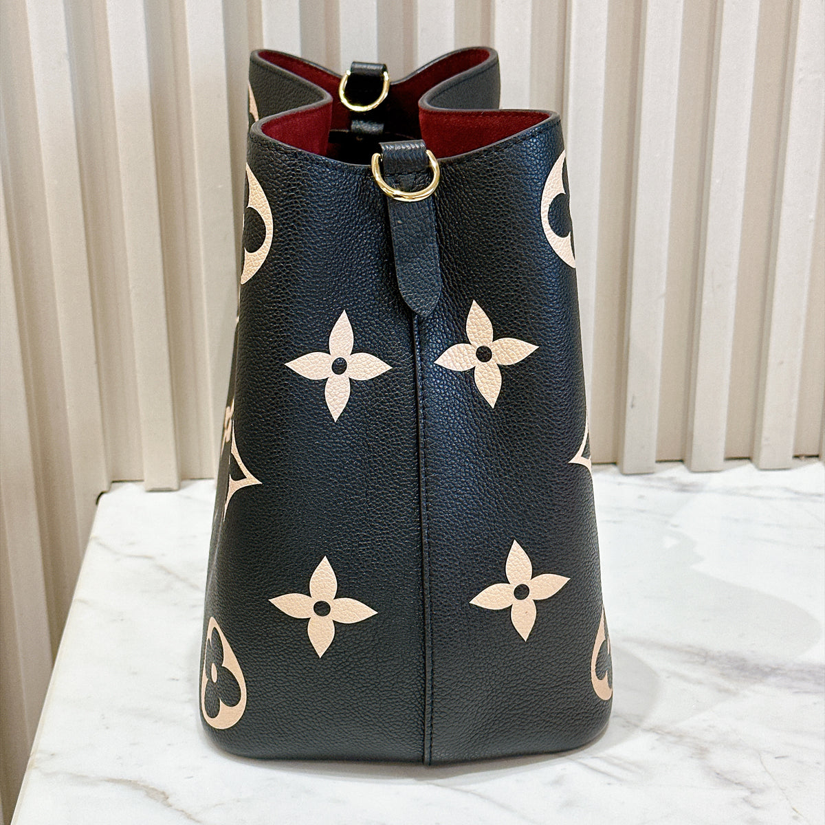 LV Neo Noe MM Bicolour In Black / Creme