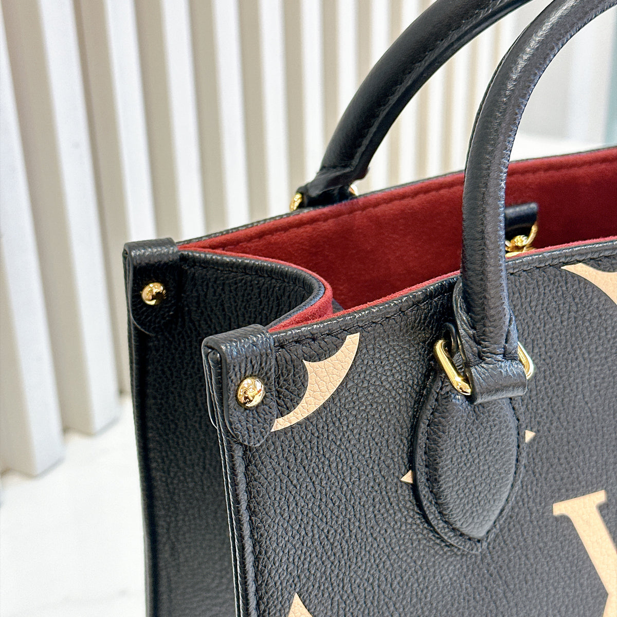 LV On The Go PM in Black/Creme