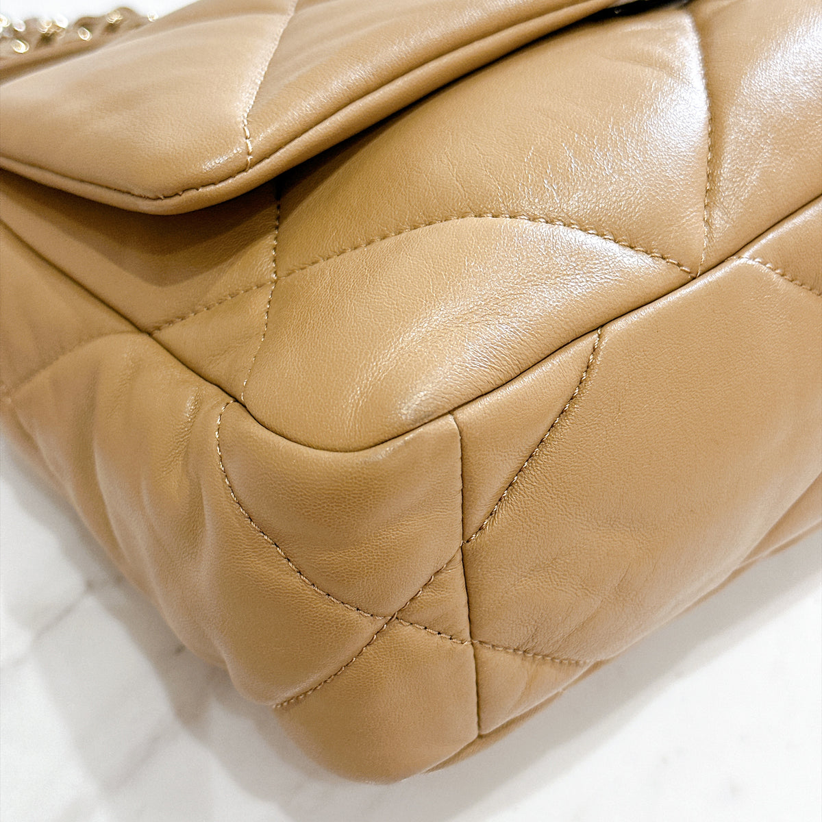 Chanel 19 Beige in Small Lambskin