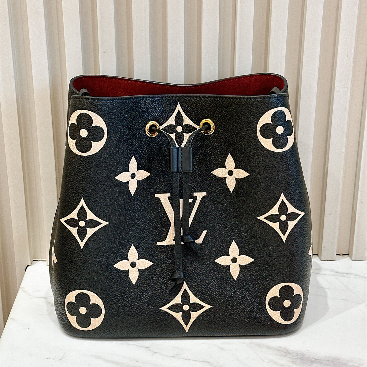 LV Neo Noe MM Bicolour In Black / Creme