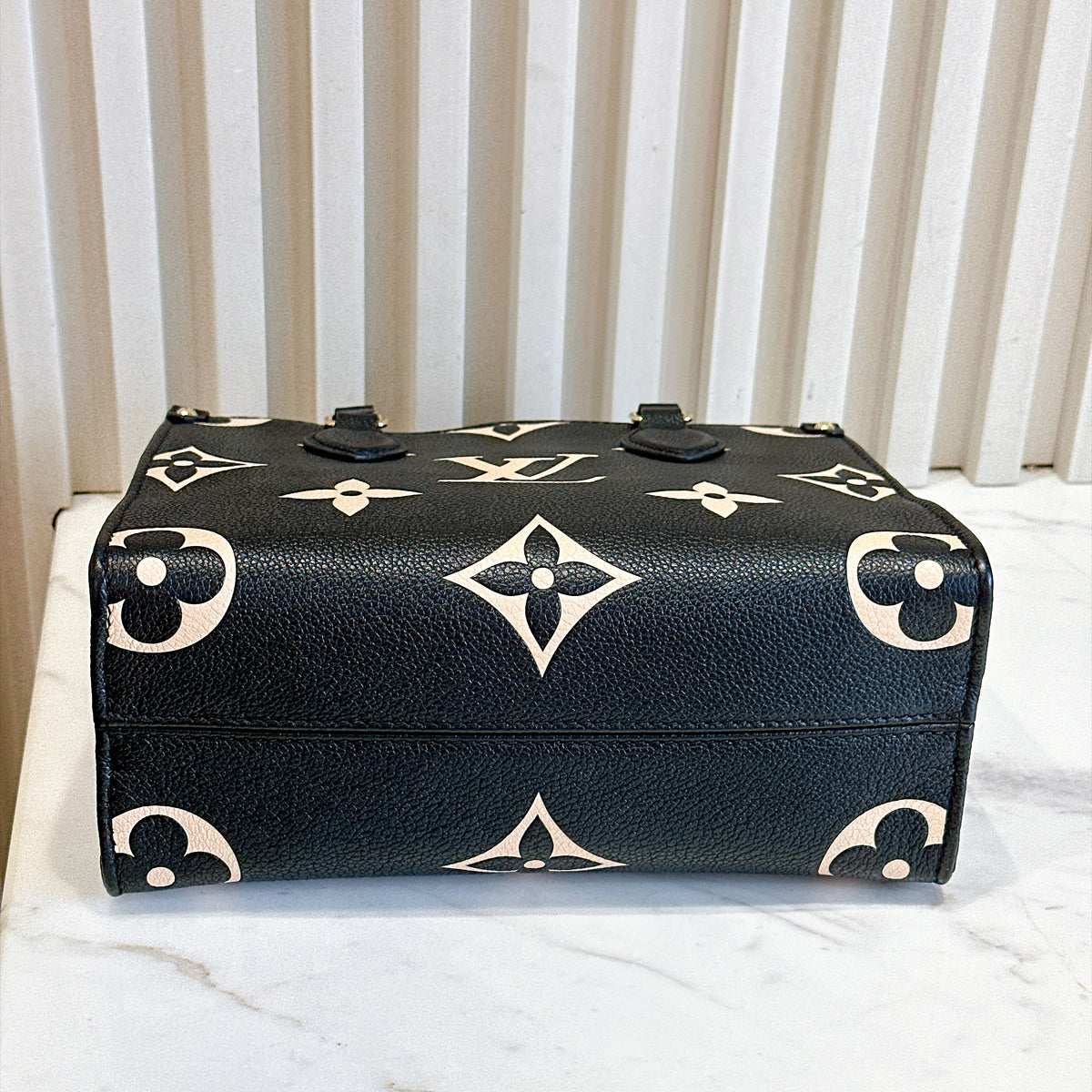 LV On The Go PM in Black/Creme