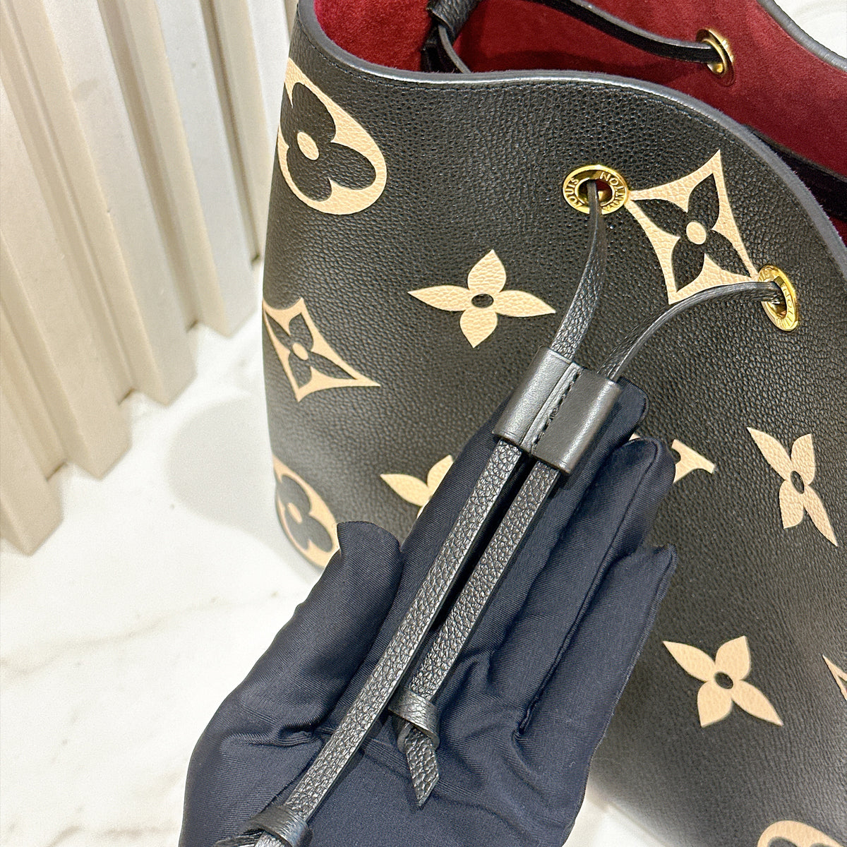 LV Neo Noe MM Bicolour In Black / Creme