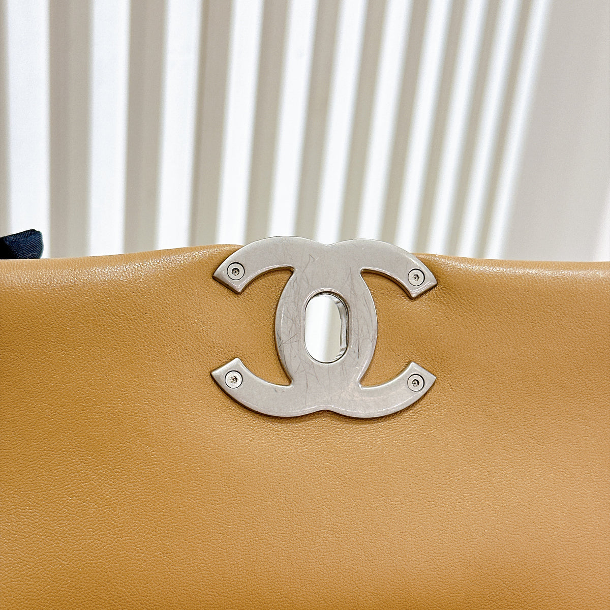 Chanel 19 Beige in Small Lambskin