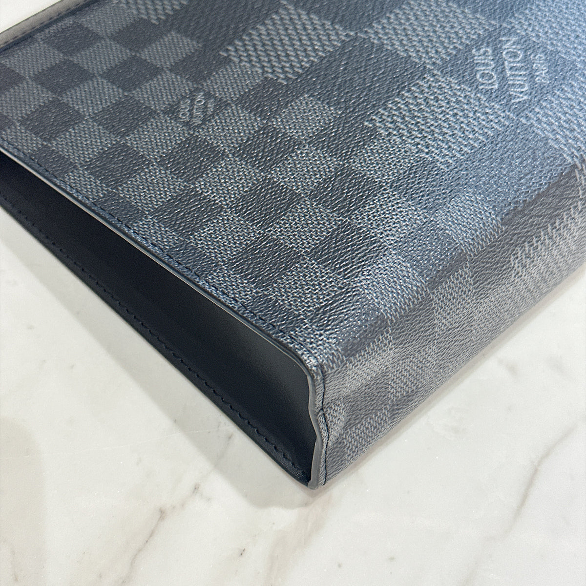LV Voyage Pochette Damier Graphite 3D