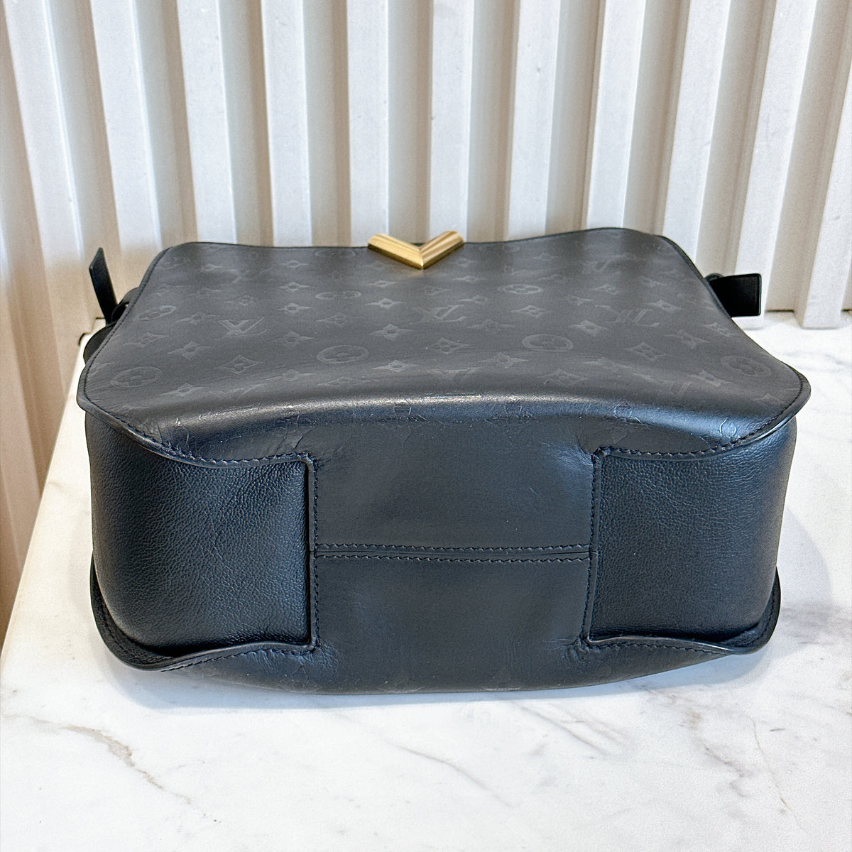 LV Very Hobo in Black Monogram