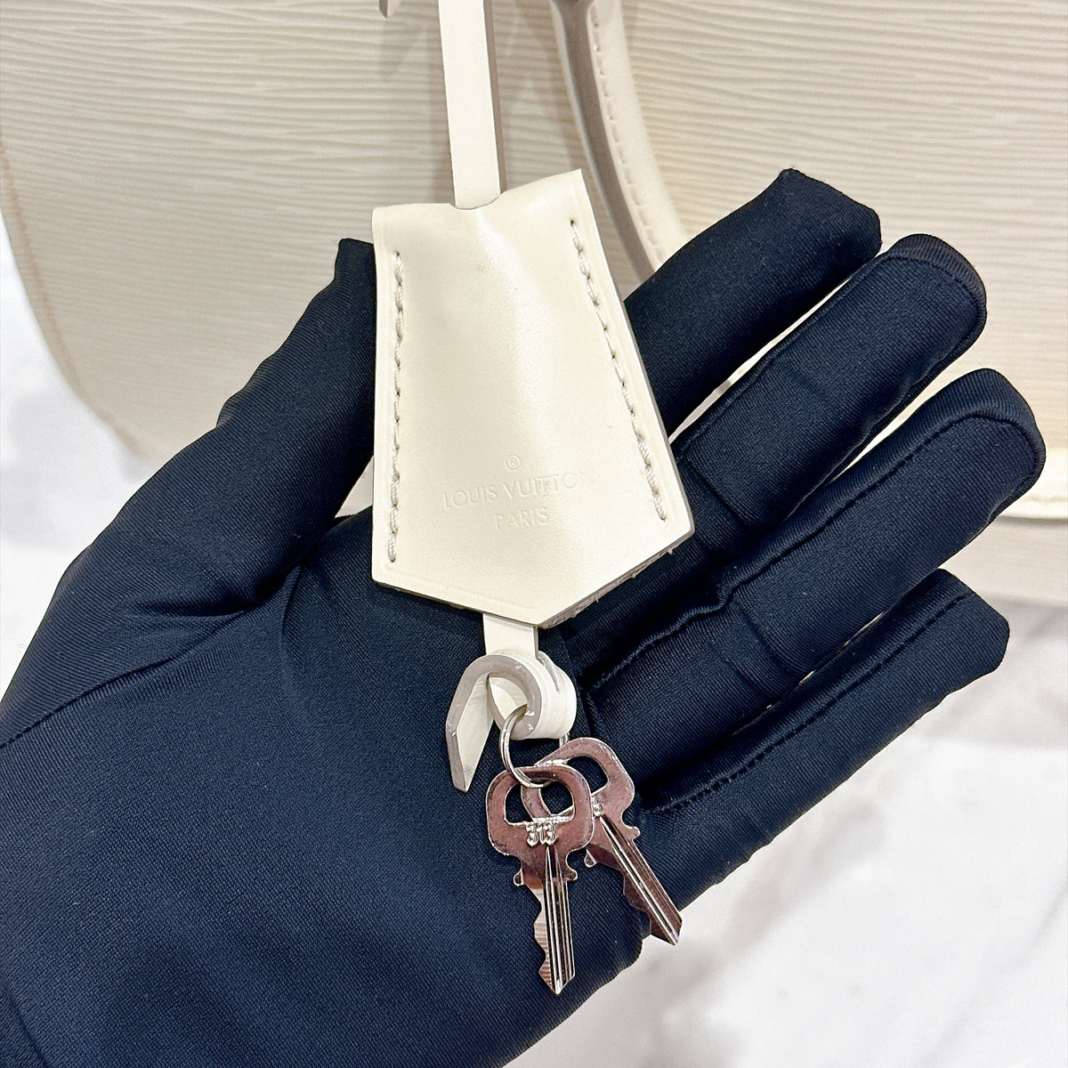 LV Pont Neuf Ivory GM