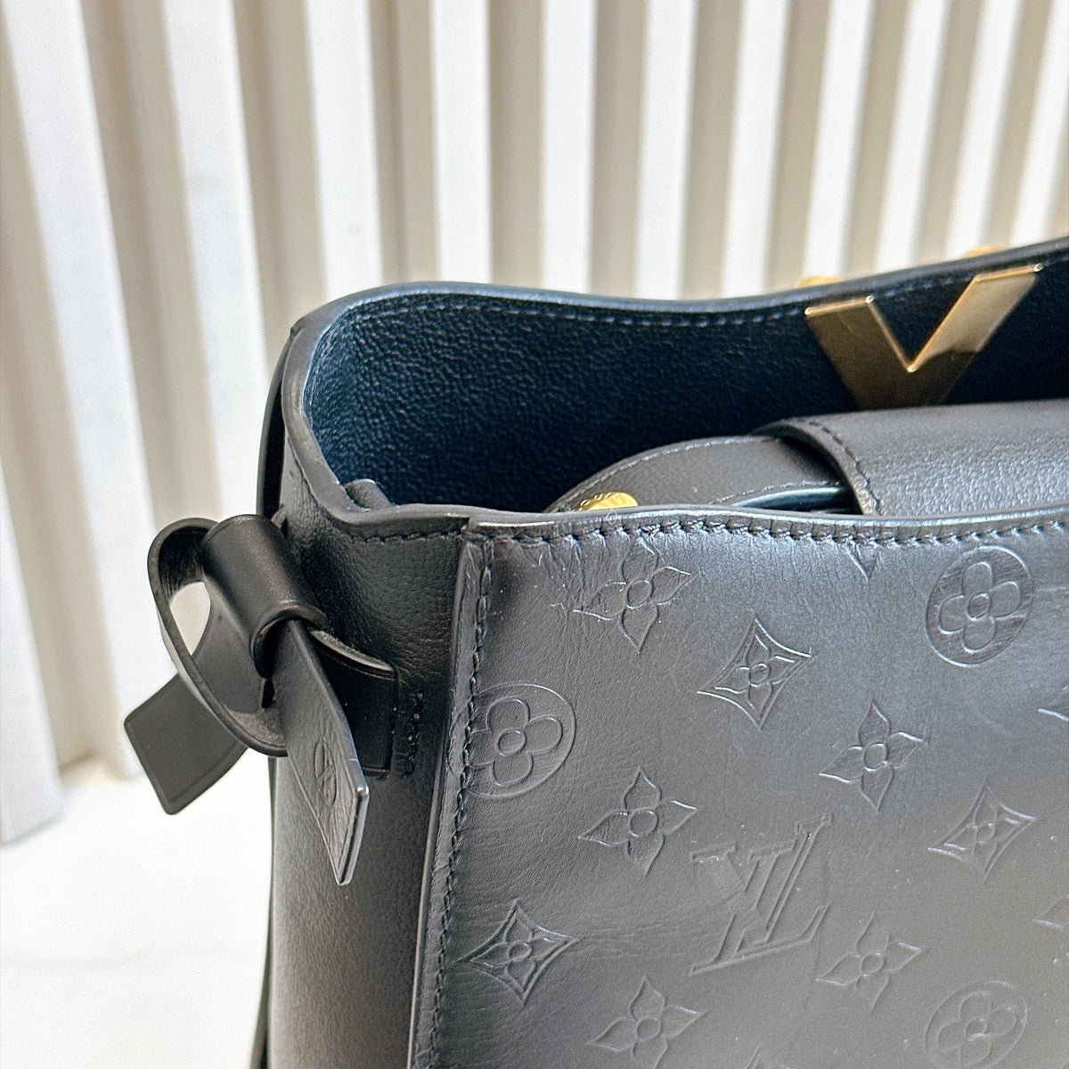 LV Very Hobo in Black Monogram