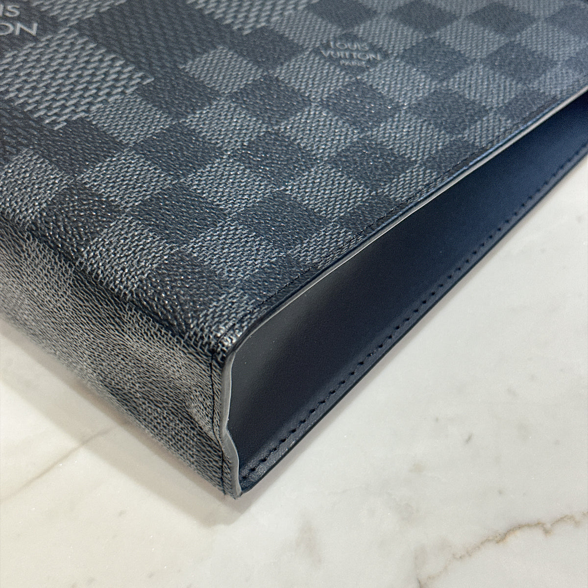LV Voyage Pochette Damier Graphite 3D
