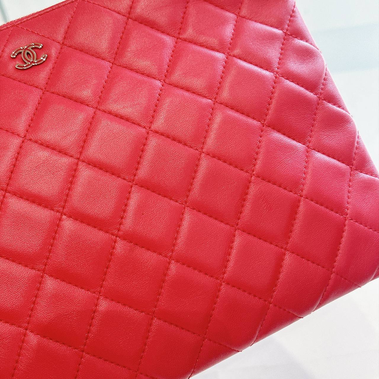Chanel O Case Red Medium