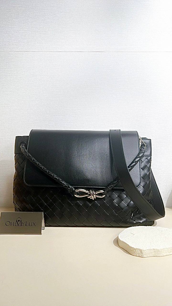 Bottega Veneta Andiamo Messenger in Black