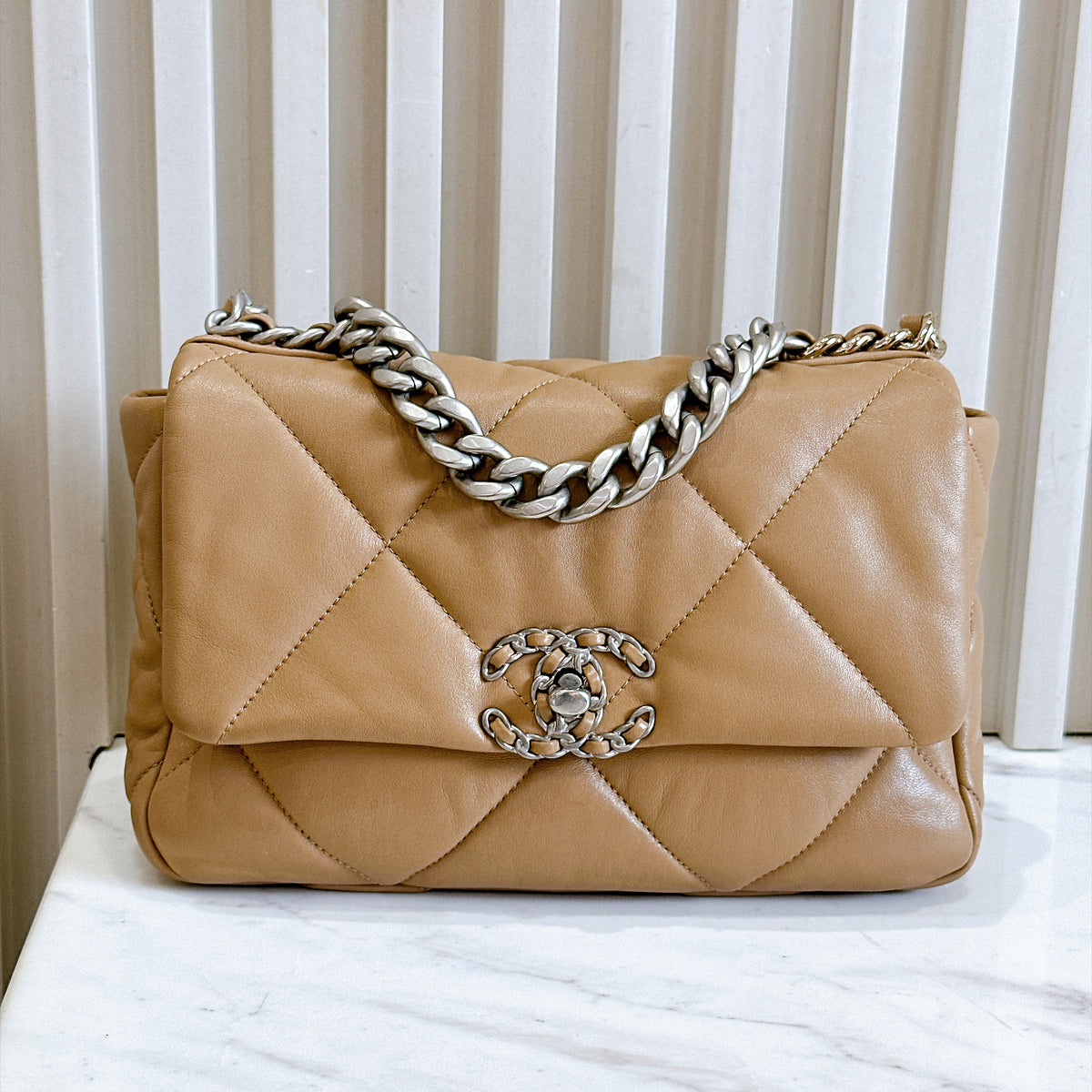 Chanel 19 Beige in Small Lambskin