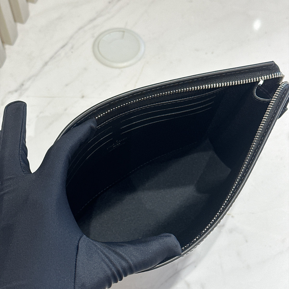LV Voyage Pochette Damier Graphite 3D