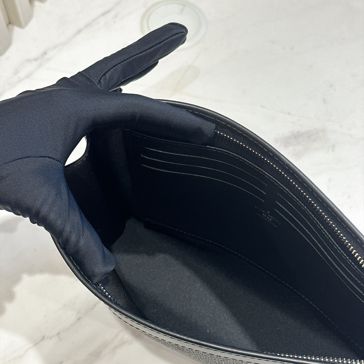 LV Voyage Pochette Damier Graphite 3D