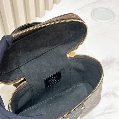 LV Vanity Chain Pouch