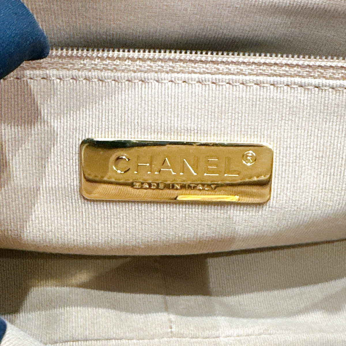 Chanel 19 Beige in Small Lambskin