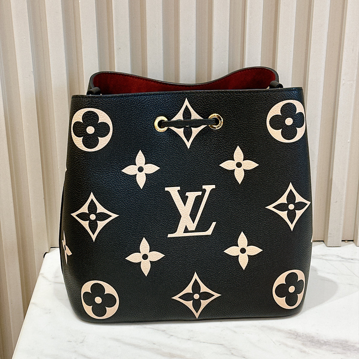 LV Neo Noe MM Bicolour In Black / Creme
