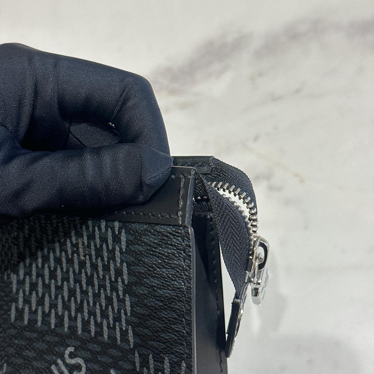 LV Voyage Pochette Damier Graphite 3D