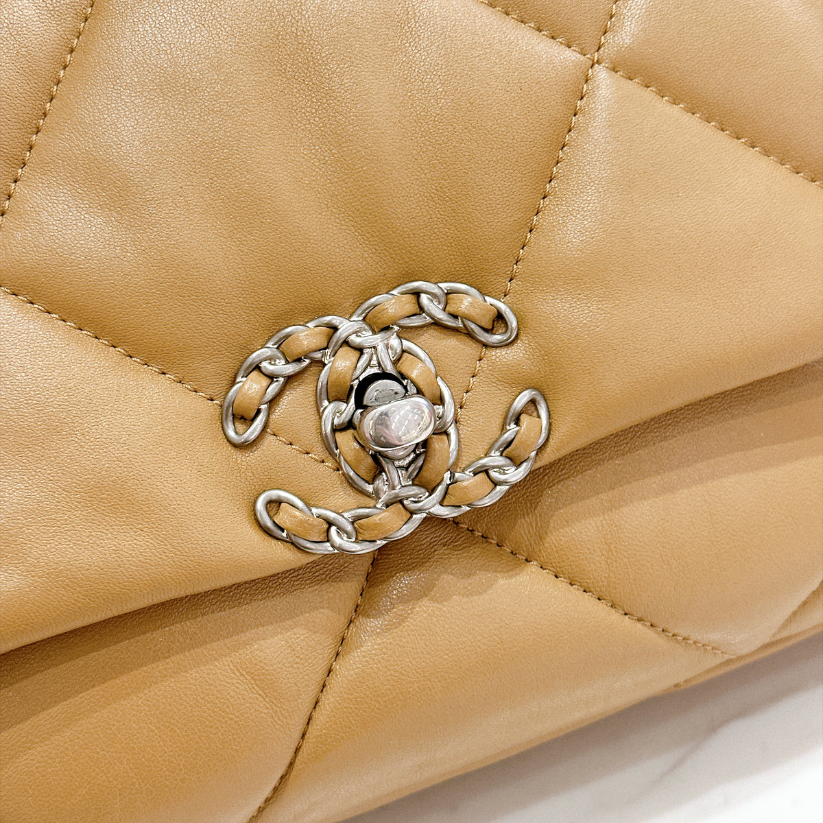 Chanel 19 Beige in Small Lambskin