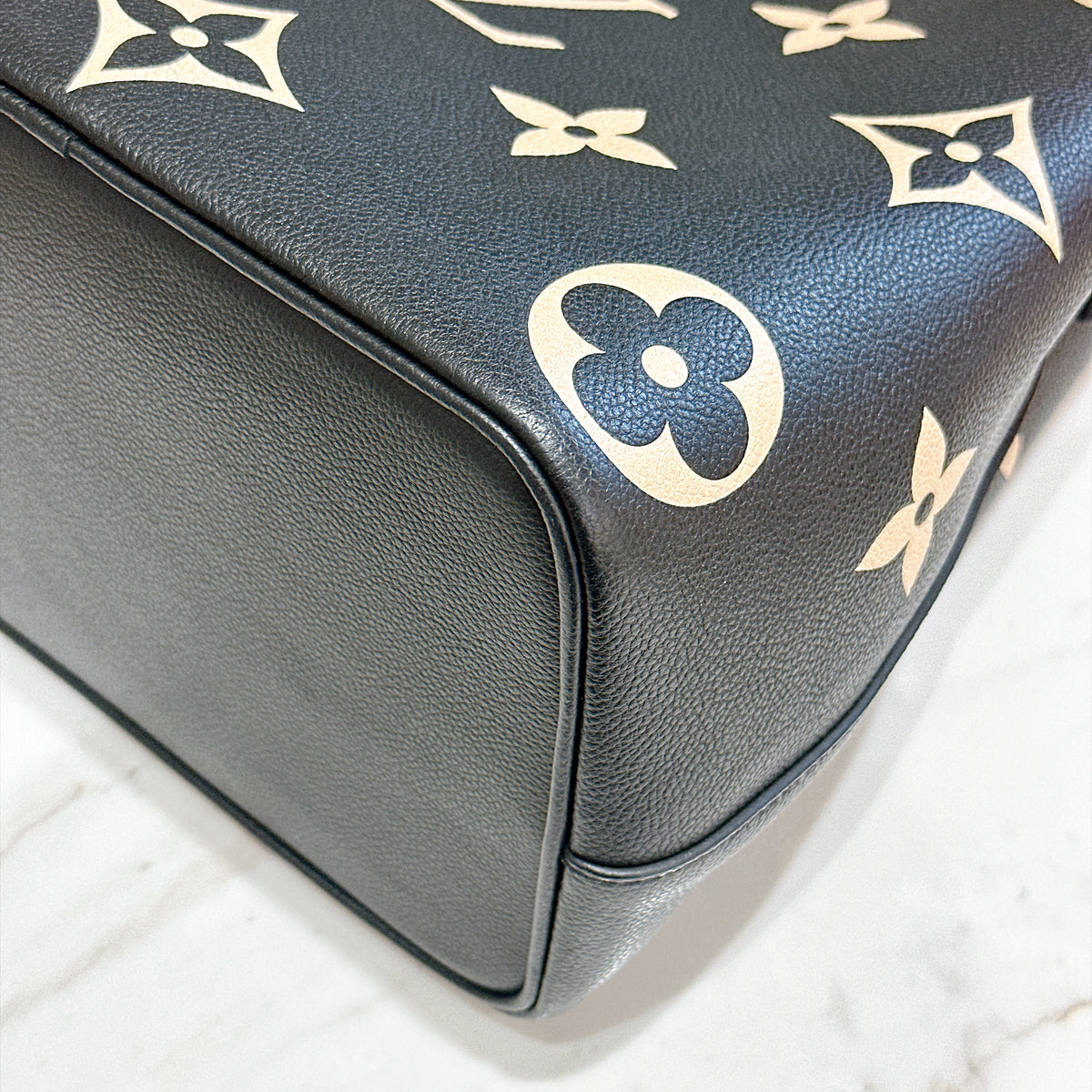 LV Neo Noe MM Bicolour In Black / Creme