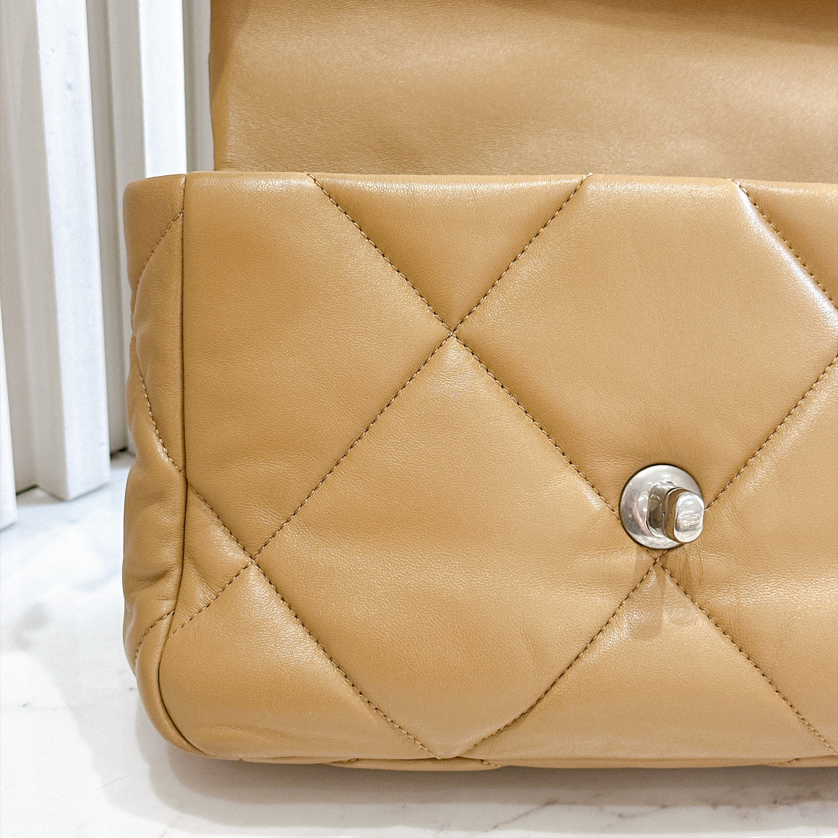 Chanel 19 Beige in Small Lambskin