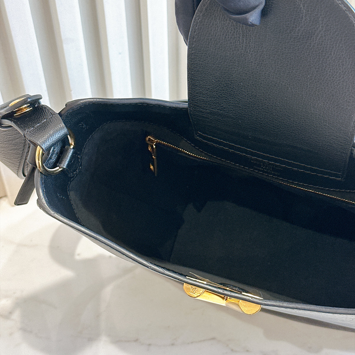 LV Very Hobo in Black Monogram