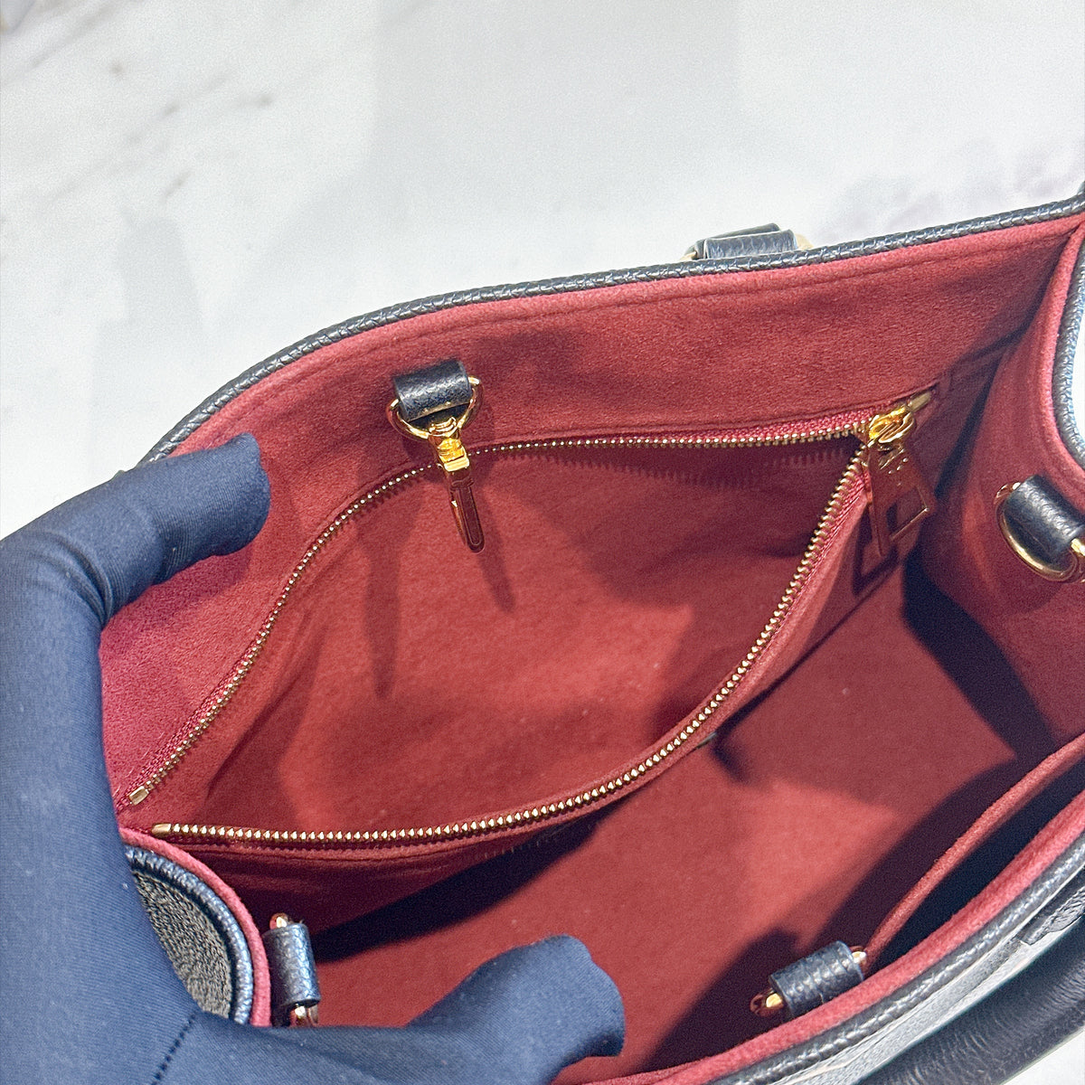 LV On The Go PM in Black/Creme