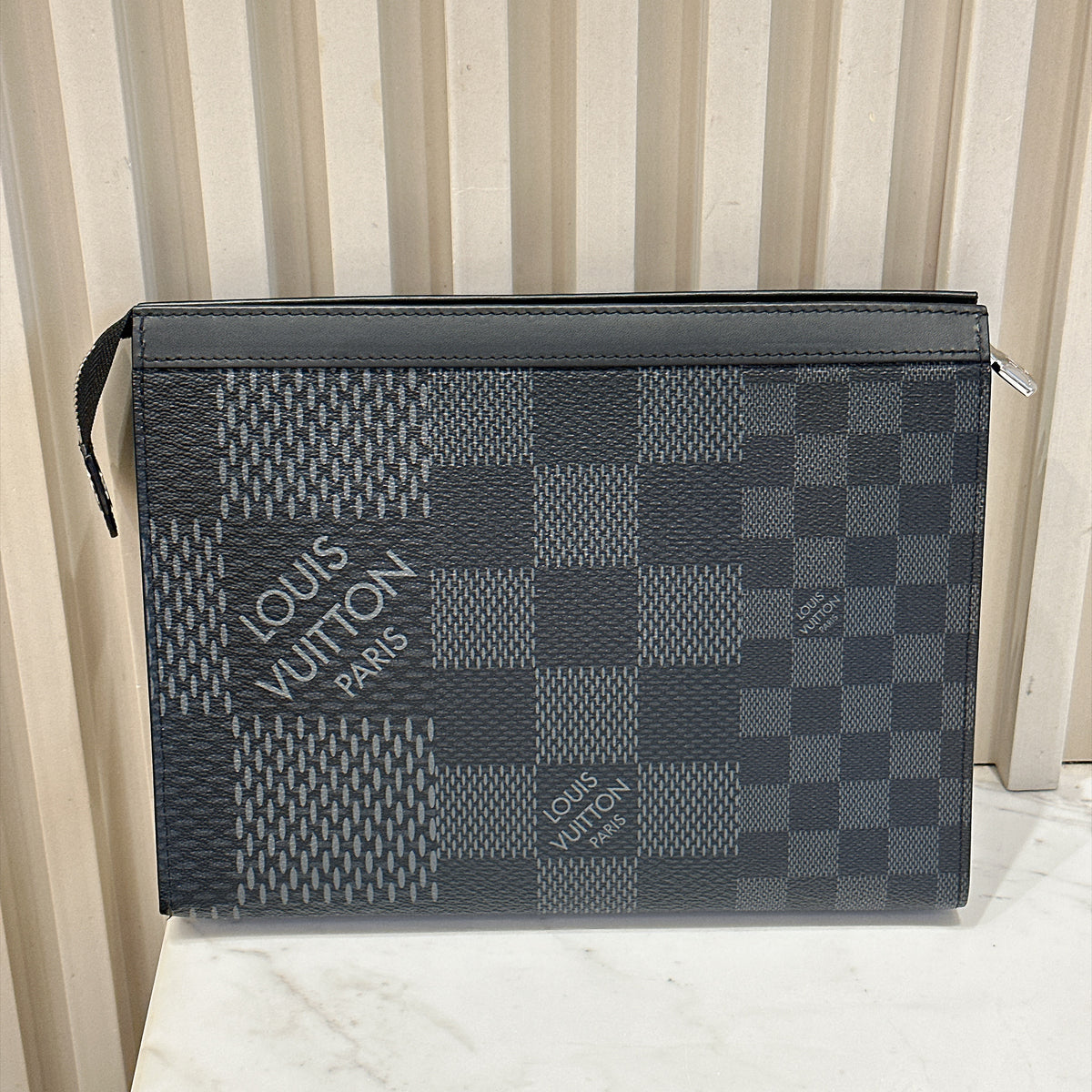LV Voyage Pochette Damier Graphite 3D