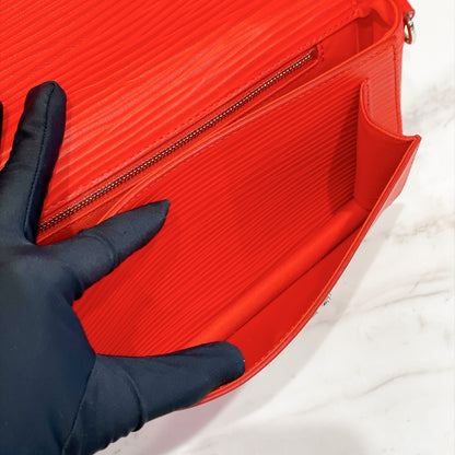 LV Monceau Distorted Epi XL in Red