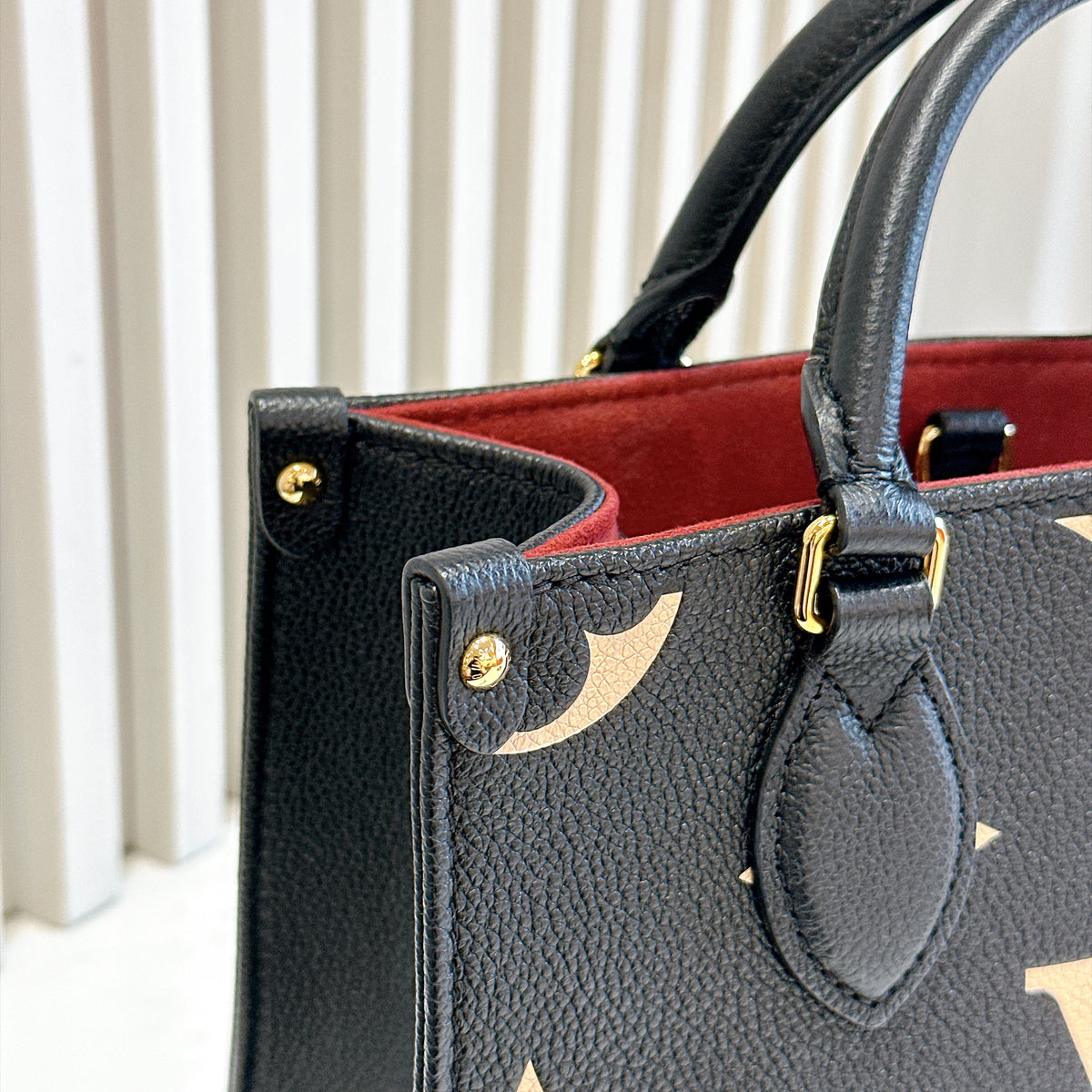 LV On The Go PM in Black/Creme