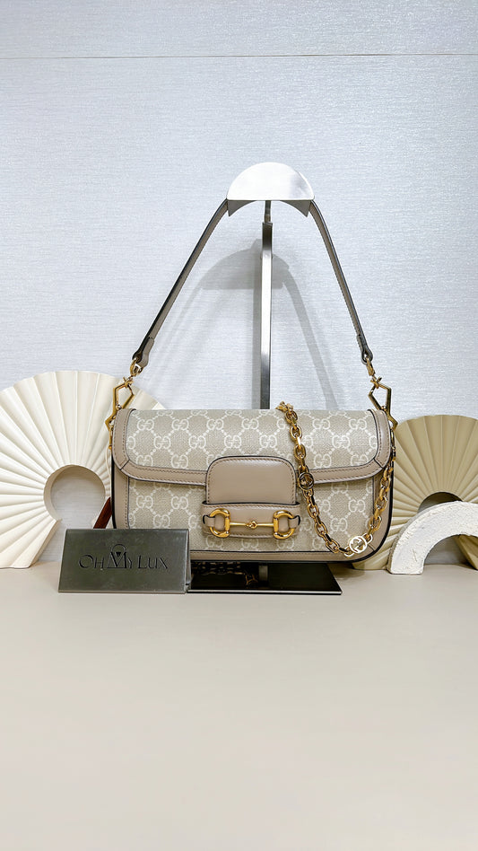 Gucci Horsebit 1955 East West in Beige/White