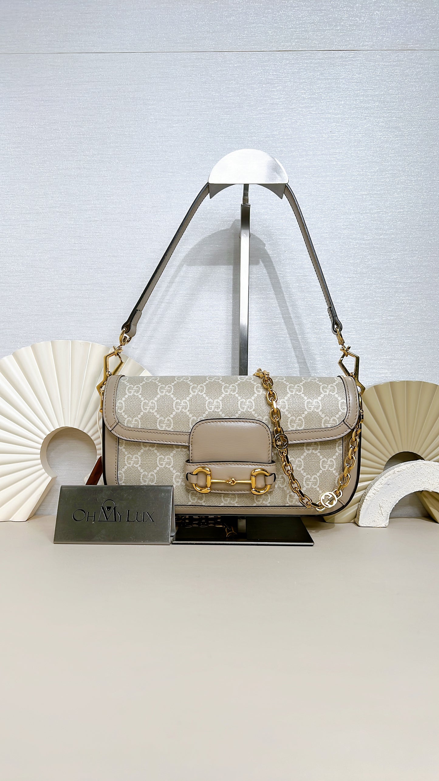 Gucci Horsebit 1955 East West in Beige/White