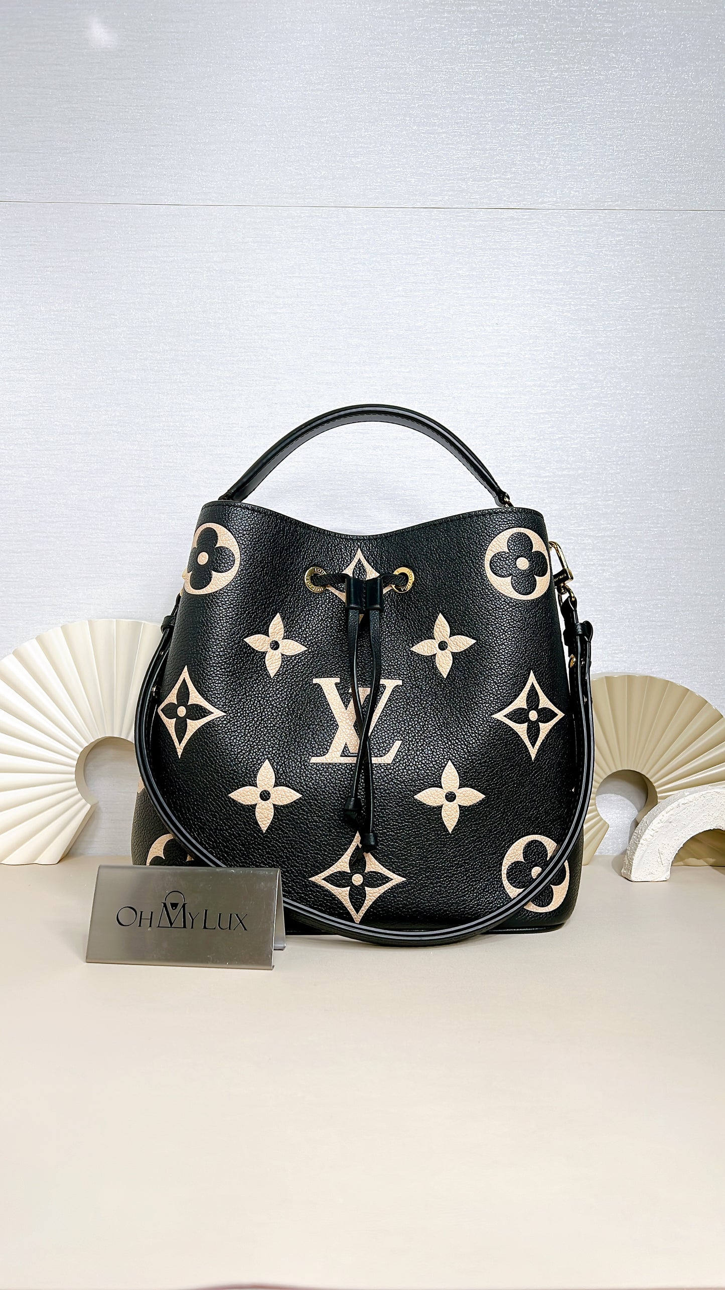 LV Neo Noe Bicolour in Black/Creme