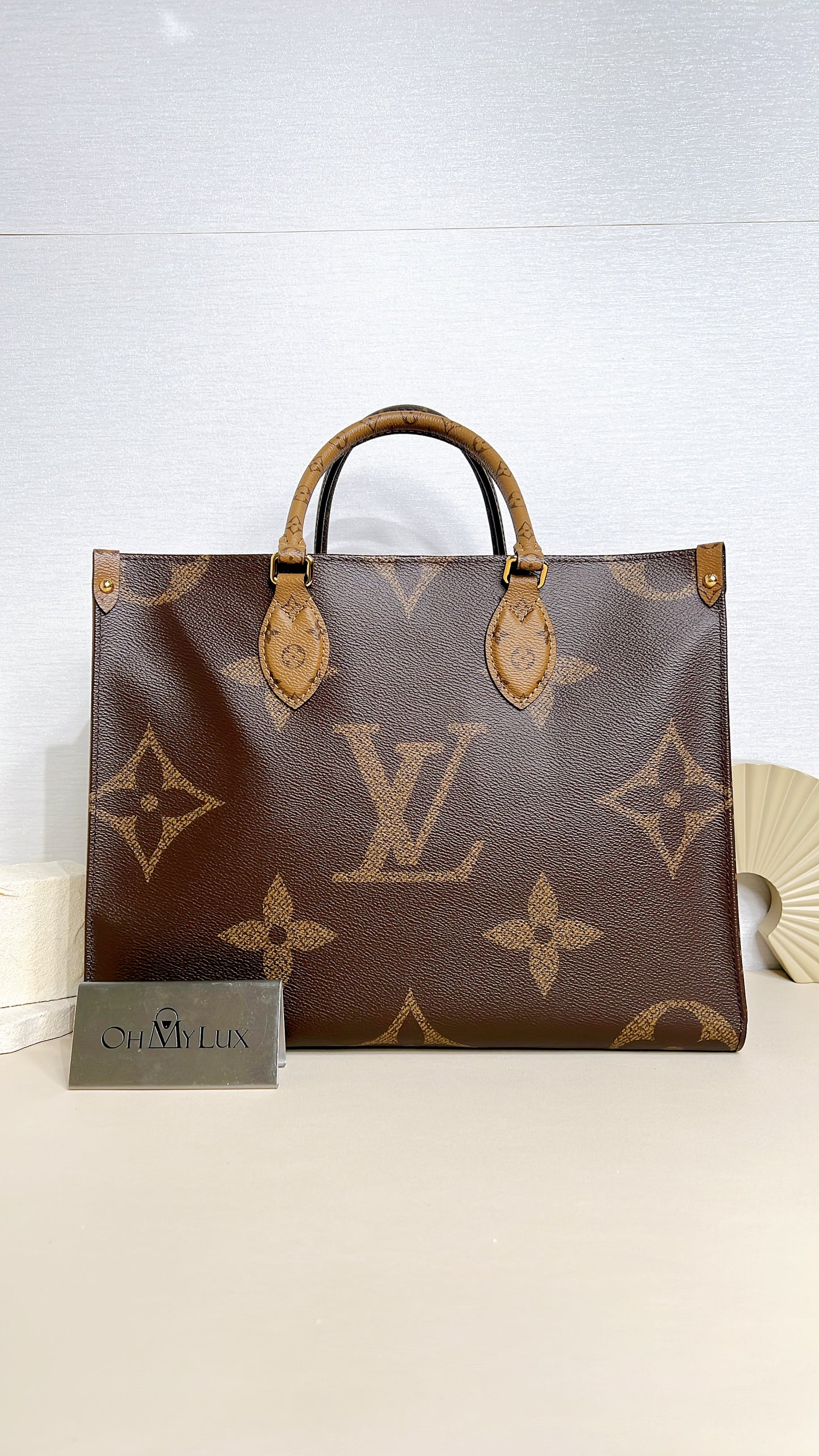 LV On The Go MM in Reverse Monogram