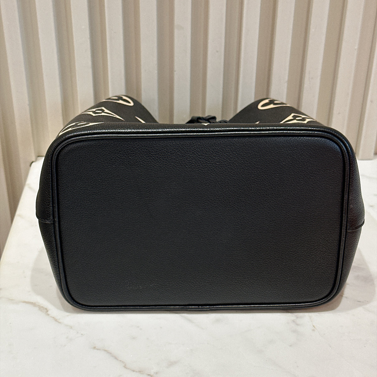 LV Neo Noe MM Bicolour In Black / Creme