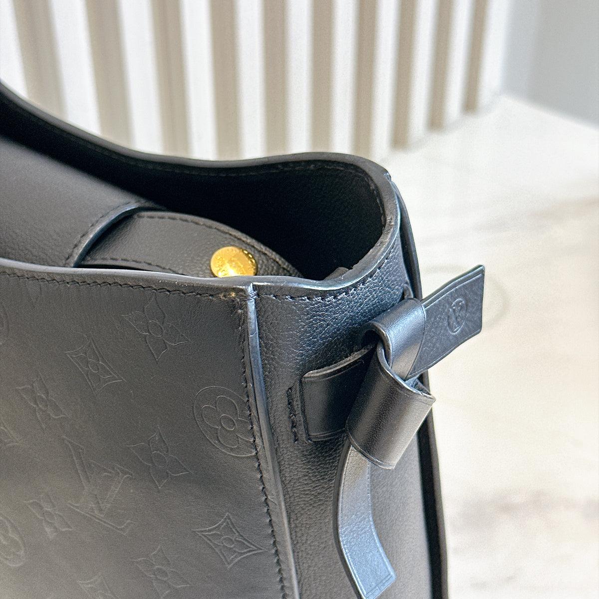 LV Very Hobo in Black Monogram