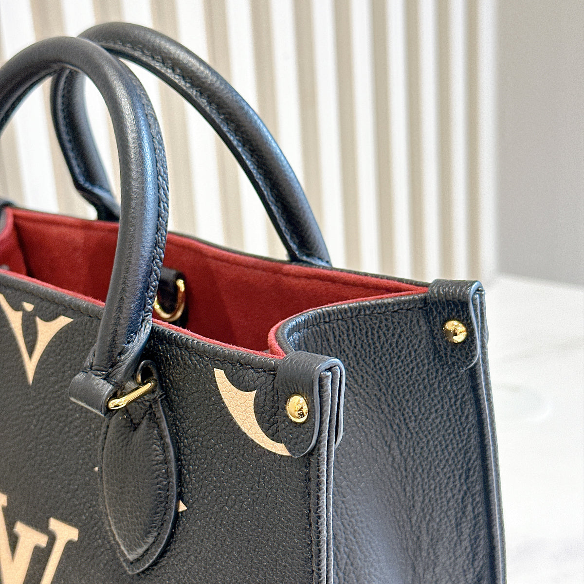 LV On The Go PM in Black/Creme