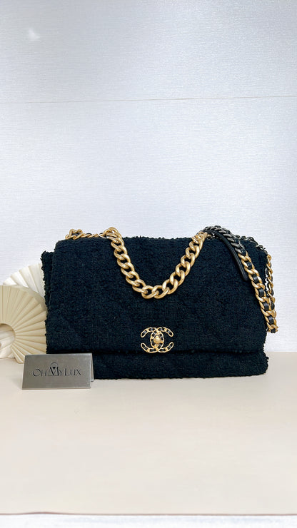 Chanel 19 Tweed Large in Black