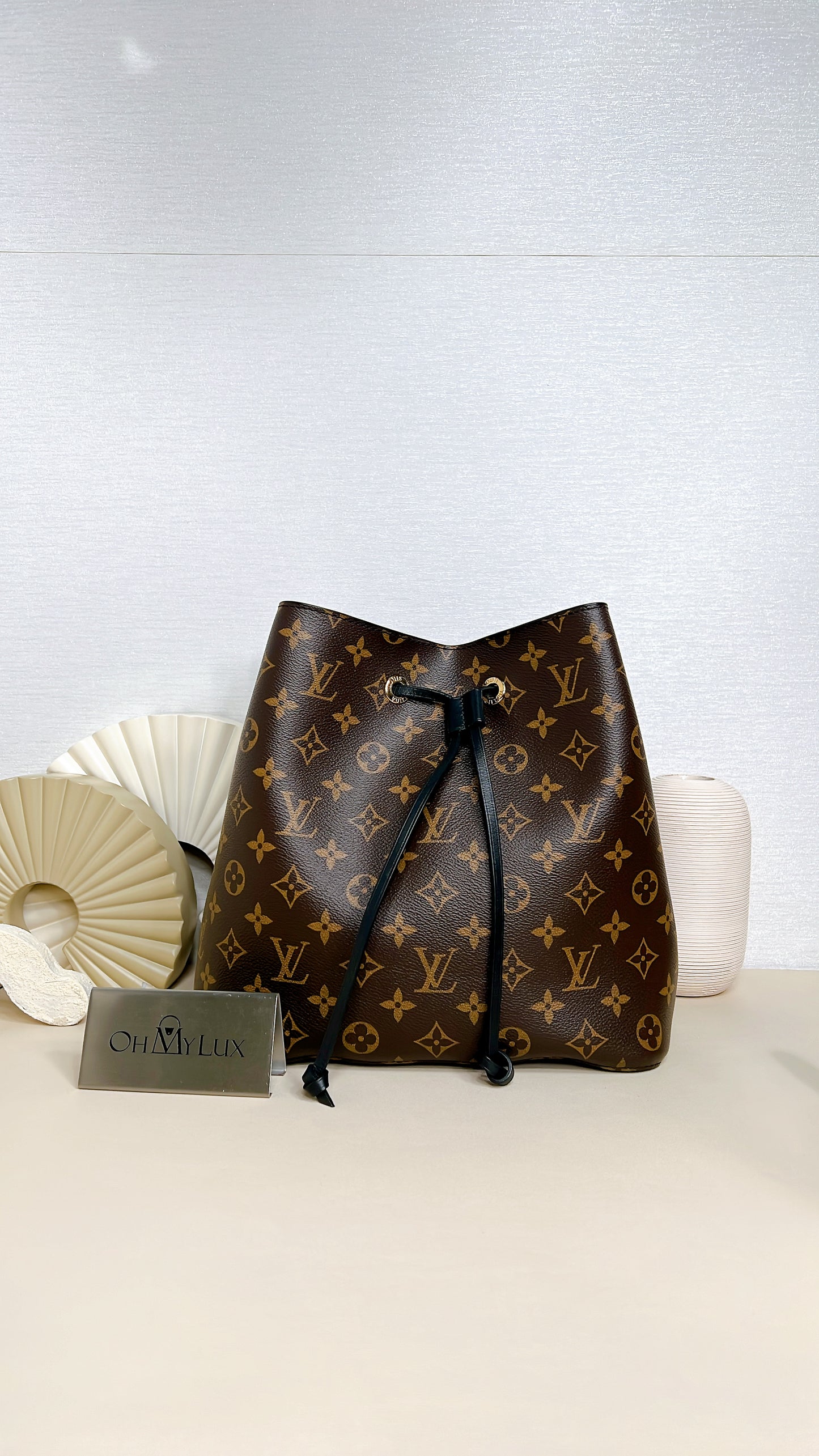 LV Monogram Neo Noe MM in Black