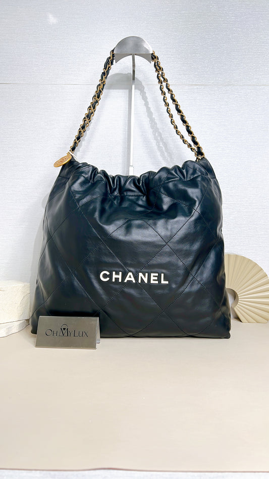 Chanel 22 Medium in Black