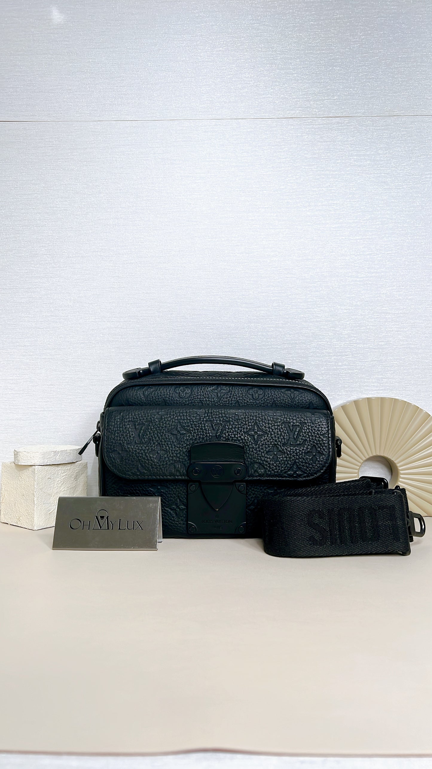 LV S Lock Messenger in Taurillon