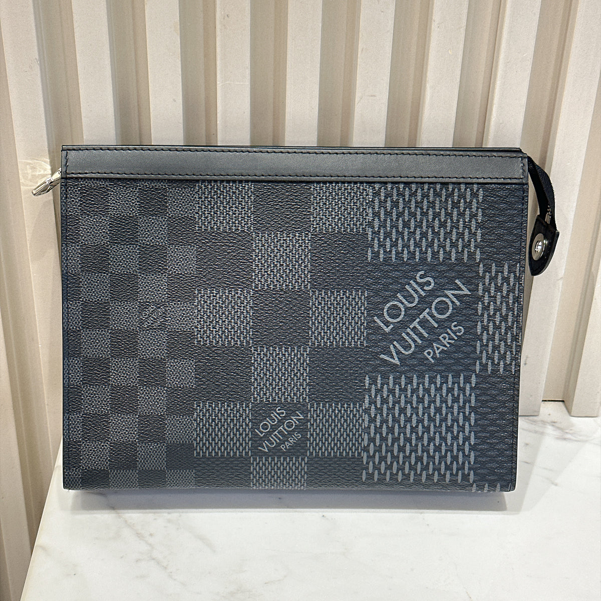 LV Voyage Pochette Damier Graphite 3D