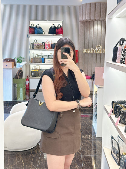 LV Very Hobo in Black Monogram